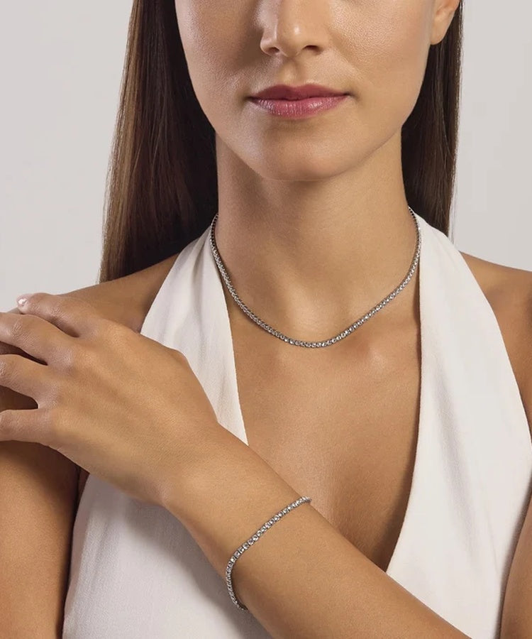 Choker ajustável com cristais brancos