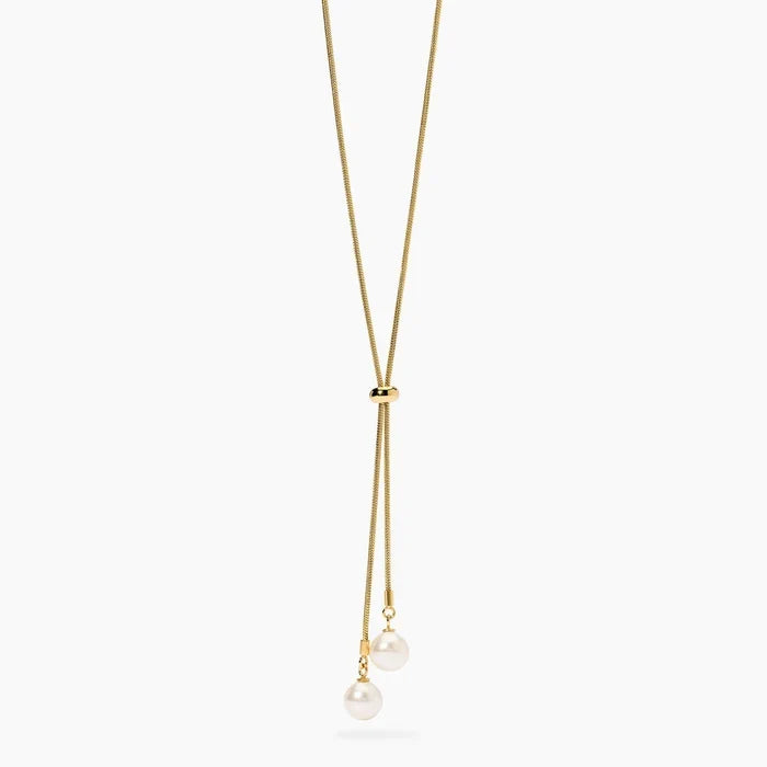 Colar dourado com pingente