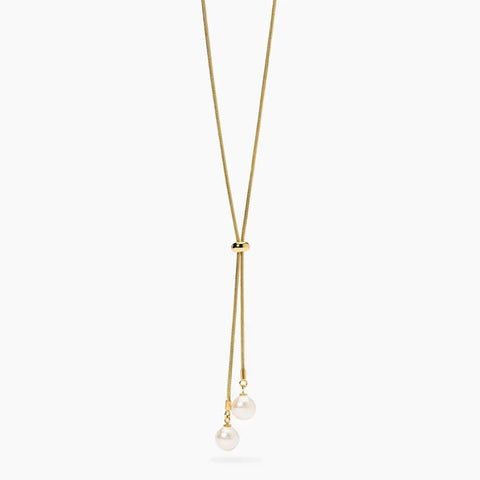 Colar dourado com pingente