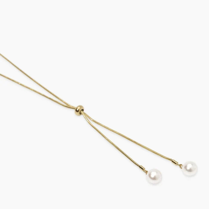 Colar dourado com pingente