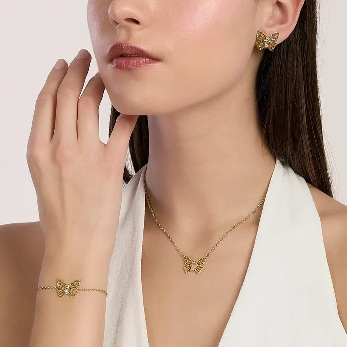 Colar choker em aço dourado com borboleta
