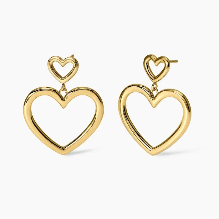 Brincos em aço dourado com corações