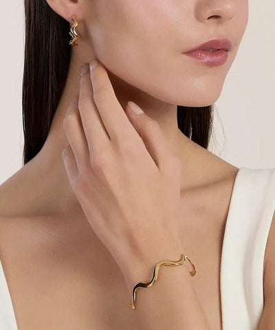 Brincos argola aberta curva em aço dourado Kidult
